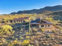 Straw bale eco-luxe house + guesthouse on 3+ acres 20 minutes to downtown Tucson Hotel in zona Tucson Mountain Park