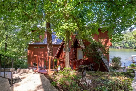 Quaint Lakefront Home on Lake Hamilton w/ Game Room & Boat Dock! Great Location!