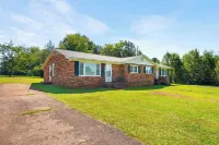 Cozy 2BR newly renovated mid-century modern duplex Hotels near BMW Zentrum