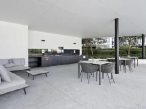 Palm Beach Luxury with Hinterland Views