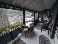 Riverside Mid-Century Cabin with Mountain Views Hotels in Baring