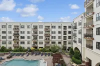 Kasa Village District Raleigh - Rooftop Pools