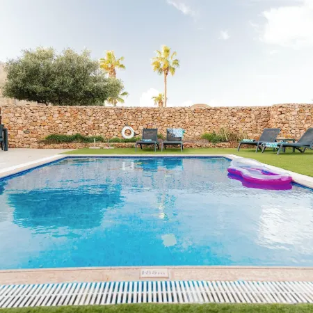 Villa Savona Sleeps 7 with Private Pool