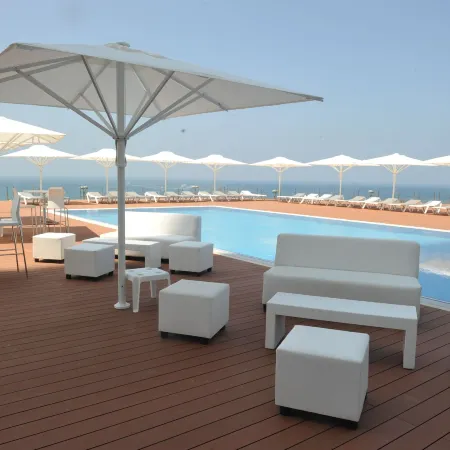 Island Luxurious Suites Hotel
