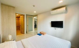 Laguna Bay 2 by Psr Asia