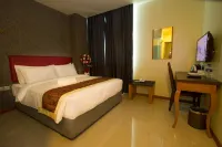 Prince 33 Hotel Hotels near Austin Heights Water & Adventure Park
