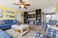 Sunsets & Serenity: Port Clinton Waterfront Stay 3 Bedroom Home Hotels in Bay Township
