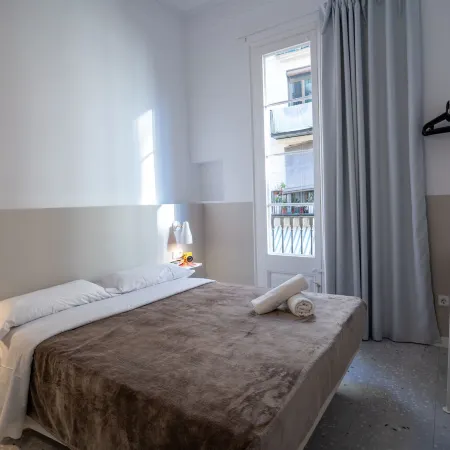 Hostal Hera Отели рядом с достопримечательностью «Зоопарк Барселоны»