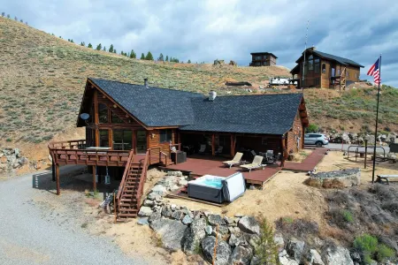 Stanley House - Hillside Cabin with Panoramic Views of the Sawtooth Mountains