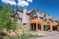 Two Primary Main Level Suites, Hot Tub and Magnificent Views