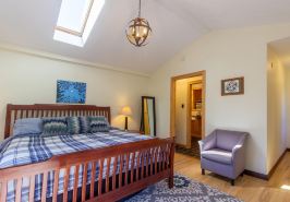Private Retreat w Pool Hot Tub and Dining Hall