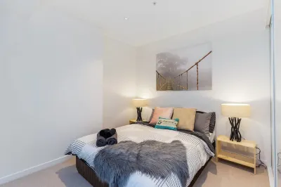 Sky Heart of Bne City 2Bed Apt Pool& Gym Qbn222-18