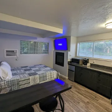 Majestic Rockies Motel