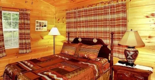 Country - 2 Bedrooms, 1 Baths, Sleeps 6 Cabin by RedAwning