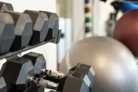 Newport Beach Hotel & Suites - Fitnessstudio