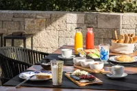 Artblue Villas - breakfast