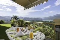 The Albatross, Kandy