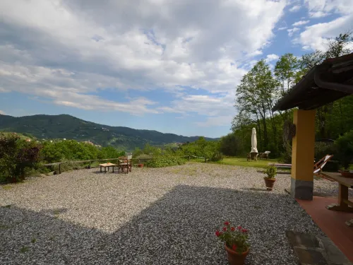 Beautiful Cottage in Pescia with Hot Tub