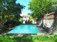 Peaceful Retreat with Shared Pool - Park Yeri