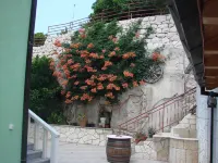 Villa with with 5 Apartments in Peracko Blato