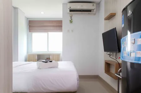 Cozy and Tidy Studio at the Enviro Apartment Отели в г. East Cikarang
