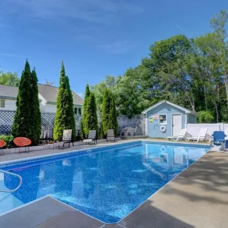 Brookside Inn & Cottages