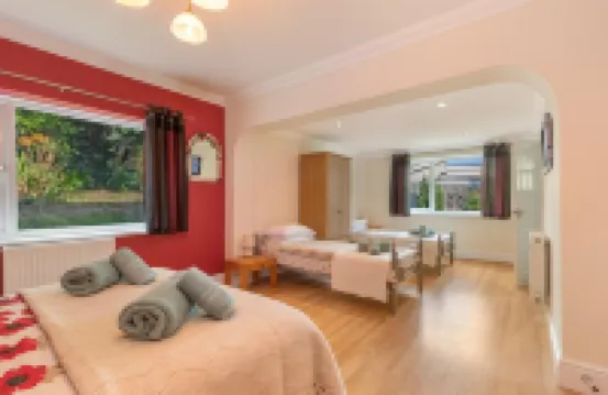 Sunningdale - Beach Side Cottage, Sea Views, Parking