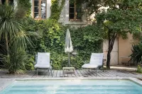 Maison Sumiane - Maison D Hotes et Locations Avec Piscine - Pools