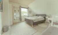 Great 3 Br Loft Apt / Views / Free Parking
