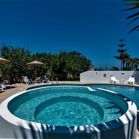 Xenos Villa 2 with 5 Bedrooms Private Swimming Pool, Near the Sea