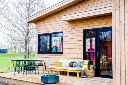 Waterlodge Ljurk in Nes Отели в г. Grouw