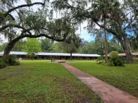 Tropical Marina & Resort on Lake Beresford