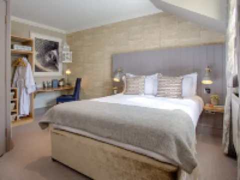 The Curious Pig in the Parlour Hotels in Copthorne