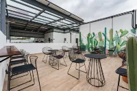 Mariano Escobedo Apartments by VH