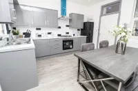 Private House Sleeps 9 with Wi-Fi