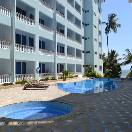 Cowrie Shell Beach Apartments Official