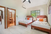 4-Br Pool Villa - Garden & Beach Access - Villas