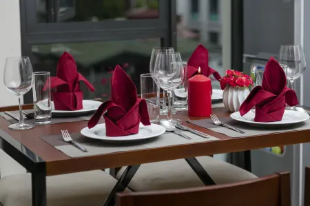 Au Coeur d'Hanoi Apartment Отели рядом с достопримечательностью «Quan Su Temple»