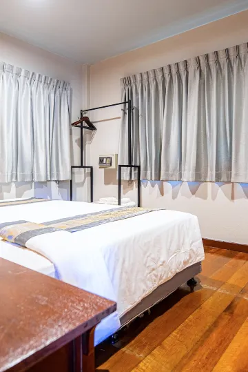 ห้องพักพื้นฐานเตียงใหญ่หรือเตียงแฝด