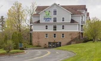 Holiday Inn Express & Suites White River Junction