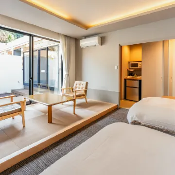 Yamatsubasa Hakuto Hotels near Akama Station