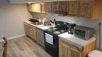 Full basement apartment quiet comfy 1-bedroom with Hot tub and fireplace