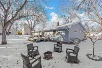 The Pine House: a cozy home for you & yours!