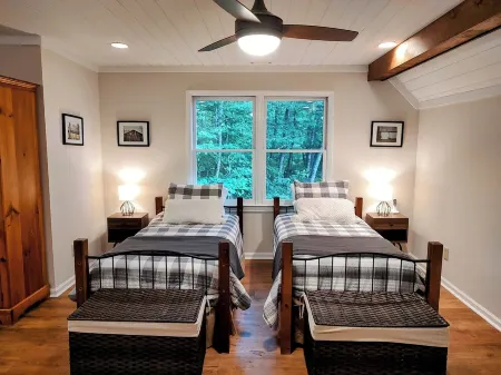 Breathtaking home with Astonishing Mountain Panoramic Views!