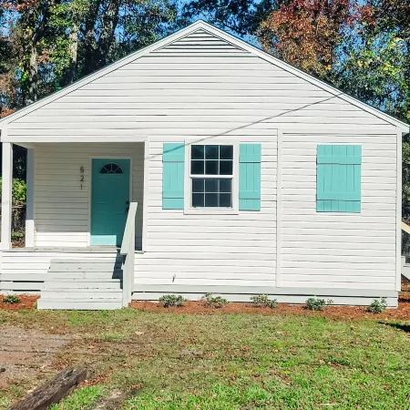 Cozy hub cottage in downtown Hattiesburg. Sleeps 4