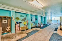 Destin west, Ocean view, walk to the beach, lazy river, hot tubs and 7 pools