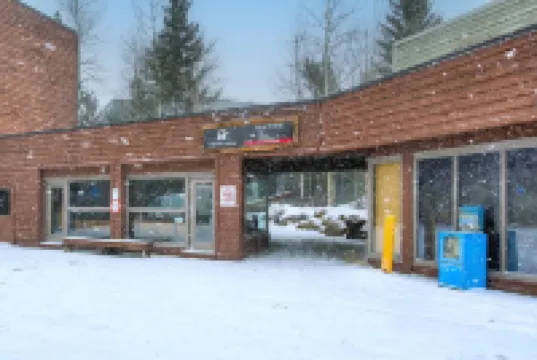 Resort Amenities and Scenic Surroundings - Stunning Lake View Retreat