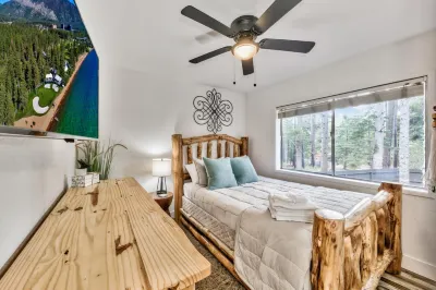 Hot Tub, Shuffleboard, Air Conditioning, Fenced Yard - Stunning Retreat