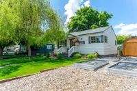 Charming Retreat with Fire Pit and Mini Gym - Inviting Getaway Hotels in Kootenai County