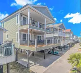 Ocean Views! 5BR- 3King bed Myrtle Beach house, Steps to Beach! Golf Cart Avail Hôtels à proximité de : South Strand Recreation Center